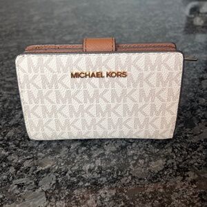Michael Kors wallet NWOT